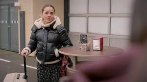 AWZ-Folge 4949 vom 13.05.26 auf RTL+ (am 20.05.26 im TV) Valea hat die  Konsequenzen ihrer Intrigen gegen Charlie zu spüren bekommen: Sie ist von  Gabriella aus dem Kader geworfen worden. Damit ist