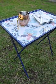 A Tv Tray Makeover Take Em Outside Usedeverywhere Tv Tray Makeover Vintage Tv Trays Tv Trays