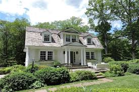 55 Mianus River Rd Bedford Ny 10506 Zillow Cottage Homes House Exterior Old Houses