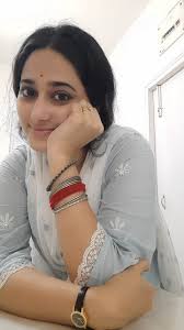 Everyone seeks comfort, in people, in places, in clothes ,and in love.  Deets : Wearing Tami's cotton co-ord kurti ,which is super comfortable BTW  ! And a red jhumka with a teep.