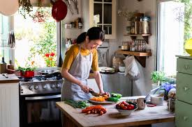 If you're good with your hands and basic tools, then you may be a good fit for the construction industry with some training. Live In Chef Jobs