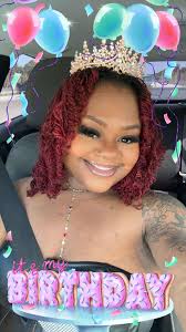 To my fellow Carmellas eating, November 28th birthday twin, happy birthday  to you, happy birthday to us ❤️ thanks for the photo