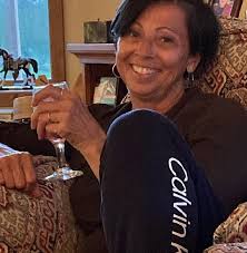 I have tried to contact a few people but no luck ….Is anyone available to  make a baby's 1st bday Smash cake and possibly a few cupcakes?