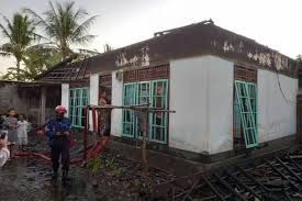 Maybe you would like to learn more about one of these? 30 Gambar Rumah Adat Minang Dari Bungkus Rokok Terkini Lingkar Png