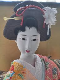 Hi. Does anyone know where I can buy a 1/12 Japanese geisha doll? I have  search e bay and esty, and several sites to no avail. Would be happy if  someone could