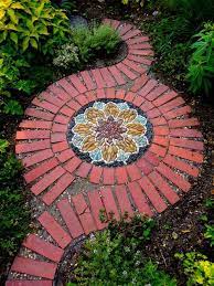 20 Incredibly Creative Ways To Reuse Old Bricks Vintage Garden Decor Garden Art Mosaic Garden