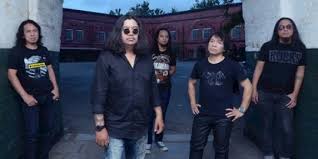 Gaya rock n roll wanita berhijab. Powerslaves Berikan 100 Rock N Roll Di Sinetron Anak Langit Kapanlagi Com
