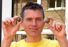 Jeremy the snail still lonely after potential suitors only have eyestalks  for each other