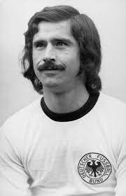 De duitser is topscorer aller tijden van de recordkampioen van de bundesliga. Gerd Muller Bild Kaufen Verkaufen