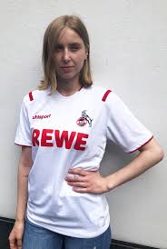 Es liegt wie eine zweite haut auf dem körper auf und schränkt in den bewegungen nicht ein. Aufsteiger 1 Fc Koln Gewinnt Den Ersten Titel Der Saison Und Wird Trikotmeister Der Presseportal
