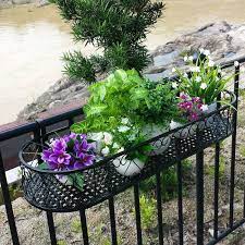 wrought iron railing fence flower pots hanging oval frame balcony fleshy succulent potted plante balkonnye rasteniya cvetochnye gorshki podvesnye wall trellis planter