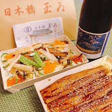 日本料理配紅酒沒有什麼不可以喔這瓶penedes輕鬆易飲果香可愛配鰻魚飯還有穴子魚散壽司很可以 food wine bread