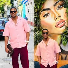 Estilo, presencia y raíces: El actor cubano Yass Beltrán paseando con clase  por las calles de La Habana.✨👏💯🎬Su elegancia natural y conexión profunda  con la esencia de su tierra destacan en cada