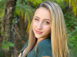 Ava kolker actress | sydney to the max as a california native, ava kolker has been acting one way or another from the time she could walk and talk. Interview With Disney S Sydney To The Max Actress Ava Kolker Naludamagazine Com