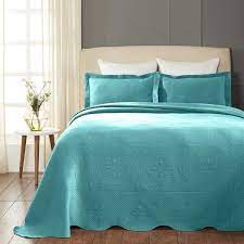 The puffs are smartly oversized and the grand marshmallow texture looks for all the world like a field of fluffy white cotton blossoms! Celtic Circles 100 Cotton Jacquard Matelassaa C Scalloped Bedspread Set Peacock Blue King Walmart Com Walmart Com