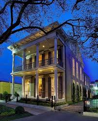 New Orleans House Rental A 4 Br Luxury Home On St Charles Avenue In The Garden District Homeaway New Orleans Architecture New Orleans Homes Garden District