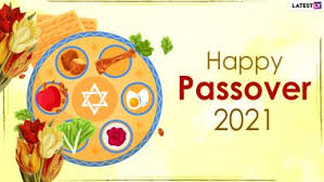 Passover seder plate with flat trasitional icons over a desert background. Uwfk44ohnzpdm