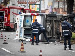 2000 anni fa i primi cittadini di roma costruivano meraviglie architettoniche all'avanguardia ancora oggi. Incidente Roma Ambulanza Contro Auto Sulla Colombo 5 Feriti Anche Un Bimbo Corriere It