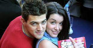 En 2004, il rencontre une américaine prénommée jennifer, qu'il épouse le 12 janvier 2007, et avec qui il aura deux enfants. Star Academy Voici Ce Qu Il S Est Reellement Passe Entre Jenifer Et Jean Pascal Dans Le Chateau