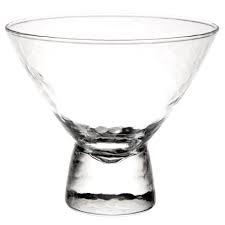 Nous n'affirmons pas fabriquer les meilleures glaces du monde mais nous nos recettes de glace au calisson, au praliné ou au nougat par exemple, sont uniques car préparées. Coupe A Glace En Verre Helsinki Maisons Du Monde Helsinki Coupe De Glace Verre