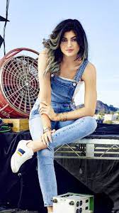 Blank walls suck, so bring some life to your dorm, bedroom, office, studio, wherever. Kylie Jenner Iphone Wallpapers Wallpaper Cave