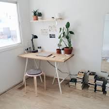 Minimalist Desk Space Source Pirumparum Tumblr Com Minimalist Desk Minimalist Bedroom Decor Minimalist Home