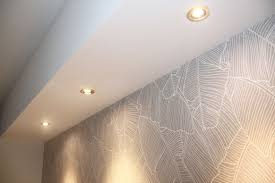 Ruban Caisson Placo Avec Spots Integres En Faux Plafond Au Dessus De La Tete De Lit En Papier Peint Faux Plafond Decoration Plafond Plafond