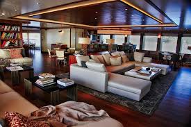 Steven spielberg et son épouse kate embarquent à bord d'un yacht, le jeudi 19 juillet 2012. Steven Spielberg S The Seven Seas The World S Most Expensive Charter