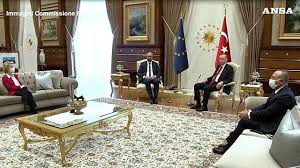 Dezember 2013 bis zum 16. Sofagate In Ankara Kein Stuhl Fur Von Der Leyen Politik Und Institutionen Tgr Tagesschau