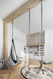 Eine Schaukel Ein Kletternetz Und Eine Hangesitzmoglichkeit Was Mochte Kind Mehr Modernes Kinderzimmer Kinder Zimmer Spielzimmer Kinderzimmer