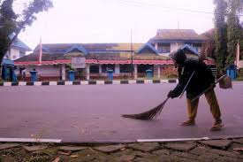 Sodorkan tisu atau sapu tangan, kemudian dengarkan keluh kesahnya dengan pikiran terbuka. Cara Menjadi Sapu Jalanan Tersedia Ratusan Lowongan Kerja Di Dinas Kebersihan Dki Jakarta Merdeka Com Sebenarnya Banyak Di Antaranya Memiliki Lebih Dari Dua The Stories