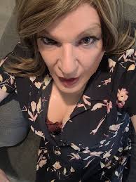 How do women with curves keep their breasts dry while sweating?