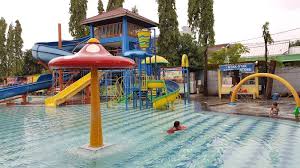 Telaga nilem wisata yang satu ini sangat cocok bagi anda yang ingin menjauhi hiruk pikuk suasana kota, karena telaga nilem merupakan tempat yang cukup tenang juga jauh dari perkotaan. Kolam Renang Pesona Anggrek Jawa Barat Opening Times Tel 62 812 9118 8909