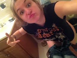 Amanda Schwab's Instagram, Twitter & Facebook