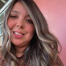 Sigue el pueblo de Dios clamando por Nimsy López y cómo dijo su esposo  Evangelista Micky Mulero declaramos un día de Milagros ….Claman los justos  y Jehova los oye.