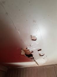 Reparation plafond degat des eaux. Trou Dans Placo Suite A Degats Des Eaux Comment Reparer
