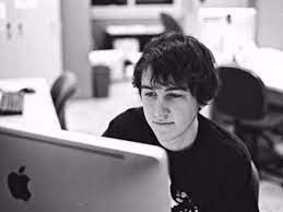 Alles, was ihr dafür braucht, ist eine große anzahl an treuen followern und freude an sozialen als freelancer könnt ihr eure arbeitszeiten selbst bestimmen und projekte auswählen, die ihr bequem von zu hause aus betreut. 10 Internet Jobs Die Ihr Von Zuhause Machen Konnt Business Insider