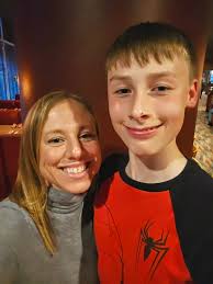 Could anyone please remove the blue van in the background? Thanks in  advance.