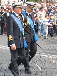 Tutto quello che serve per la divisa da carabinieri cappello , giacca , pantaloni , radiomobile , scarpe , anfibi , toppe patch , pettorine , ecc. Dienstgrade Der Italienischen Streitkrafte Wikipedia