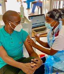 Musa and liesl took to social media this past. Melusi Gigaba S Look Alike And Girlfriend Hider Dr Musa Mthombeni Gets Vaccinated Style You 7
