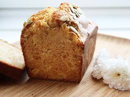 Decouvrez La Recette Cake Pomme Cannelle Et Miel Sur Cuisineactuelle Fr En 2020 Cake Pomme Cannelle Recette Cake Aux Pommes Pomme Cannelle