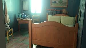 This room will make you feel like you're living in a painting, reads the ad on airbnb. No Starry Night But A Comfy Double Bed In Van Gogh S Bedroom In Chicago Chicago Tribune