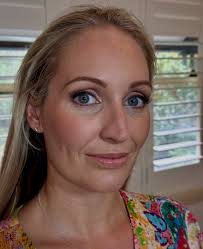 MAKEUP & HAIR ARTIST