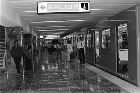 El metro de la ciudad de méxico es un sistema de transporte público tipo tren metropolitano que sirve a extensas áreas de la ciudad de méxico. El 4 De Septiembre De 1969 Fue Inaugurado Formalmente El Servicio De Chapultepec A Zaragoza De La Linea Ciudad De Mexico Lugares Mexico Mexico Distrito Federal