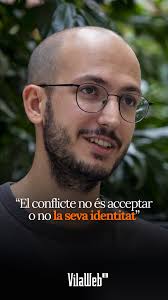 🗣️ Ada Klein Fortuny és un pseudònim, el nom d'una autora que té una  dimensió professional molt diferent. Manté el nom artístic perquè no vol  barrejar la seva professió (que no diu)