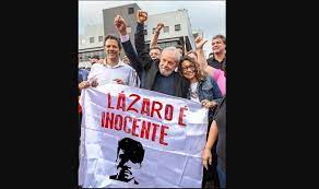 .foto montagem com qualquer imagem, e para isso você deve salvar a moldura png em seu computador ou celular, e com programas e aplicativos você irá fazer a montagem foto que você. Verificamos E Montagem Foto Que Mostra Lula E Haddad Segurando Bandeira Com Os Dizeres Lazaro E Inocente Agencia Lupa