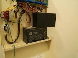 Ricordiamo che solo da noi potete ricevere la. Come Funziona E Come Sostituire La Batteria Tampone Di Un Antifurto Domestico Il Blog Di Petardo