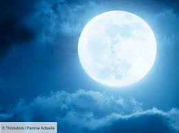 Lunettes contre la lumière bleue, de soleil et de vue design directement de l'usine au consommateurs. Lune Bleue Quel Est Ce Phenomene Attendu Le 31 Octobre Femme Actuelle Le Mag