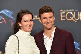 Thomas müller sollte zurück in die nationalmannschaft. Thomas Muller Susse Liebeserklarung An Seine Frau Bei Instagram Brigitte De