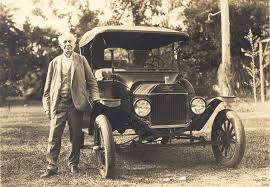 Thomas Edison With His 1916 Ford Model T A Gift From His Friend Henry Ford For His Birthday Fun Fact He Wasn T A Good Driv Model T Antique Cars Ford Models